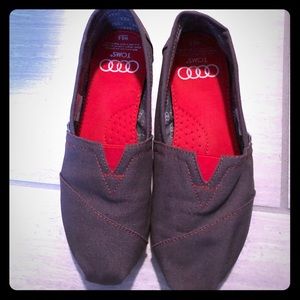 Women’s Rare Audi Toms size 5.5